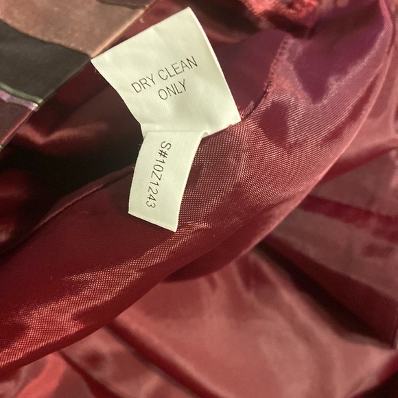 WOMEN’S Hartly skirt suit. Burgundy jacket with skirt - Picture 9 of 9